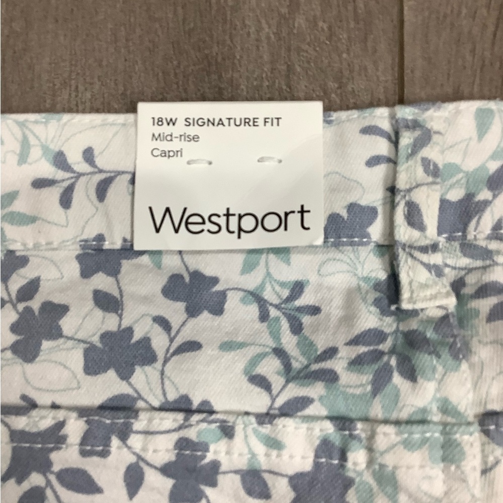 Womens Westport Dressbarn 18W Pants Capri Floral Mid Rise White Blue Stretch NWT - Picture 10 of 10